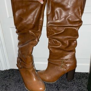 Cute brown boots with heel